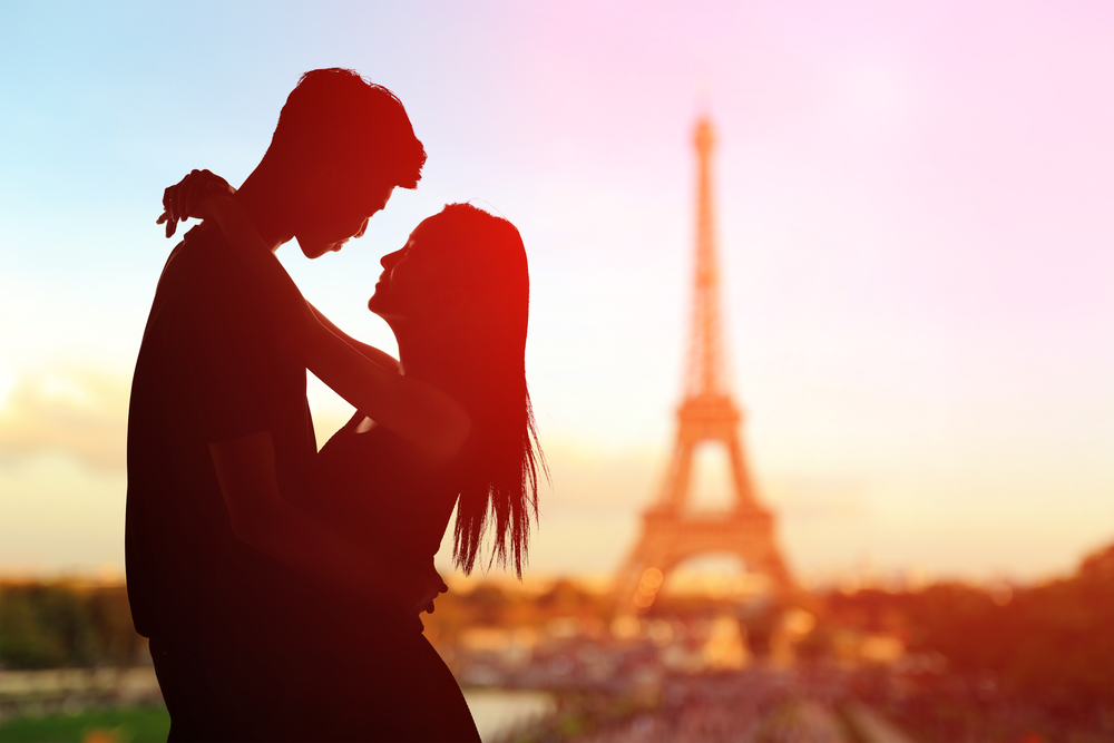 Silhouette of a couple with the Eiffel Tower in the background. 